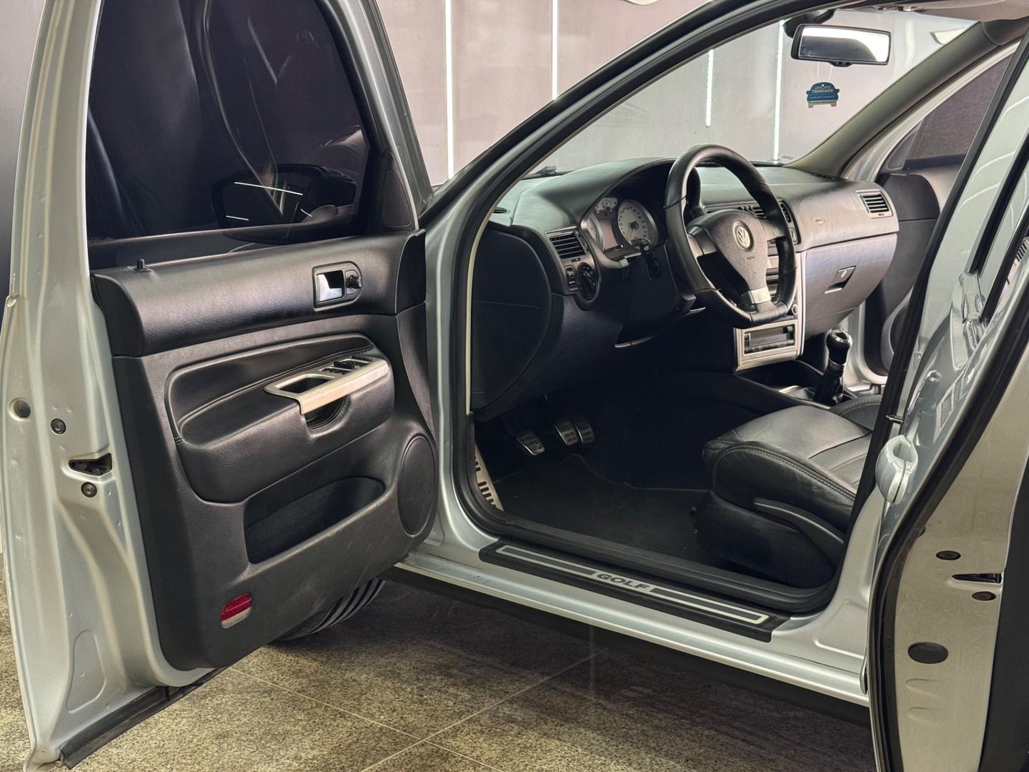 Volkswagen GOLF 23
