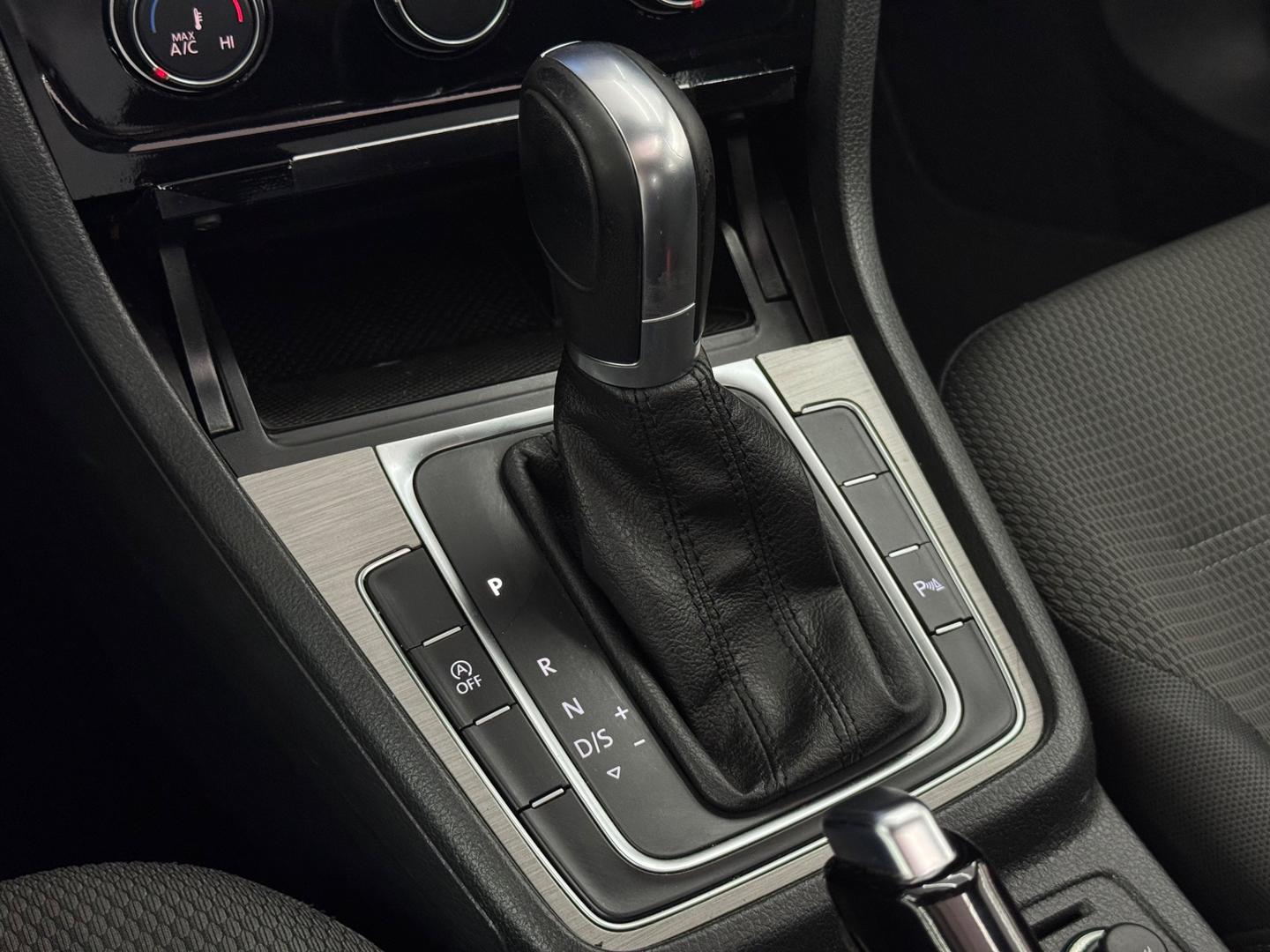 Volkswagen GOLF 24