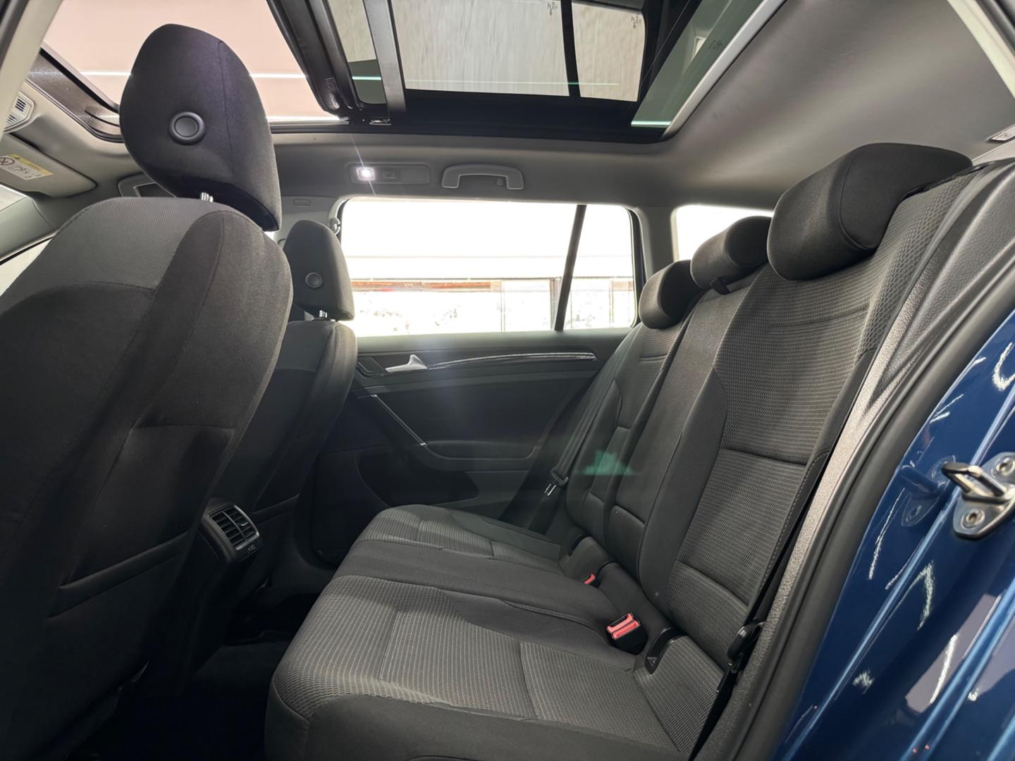 Volkswagen GOLF 28