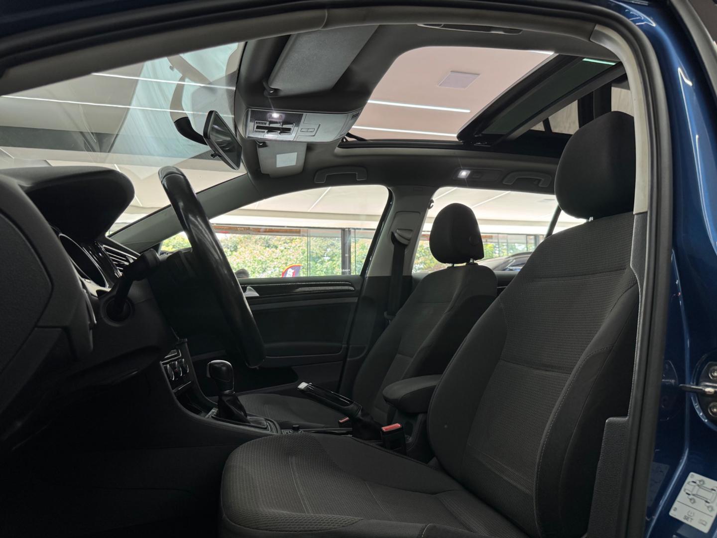 Volkswagen GOLF 29