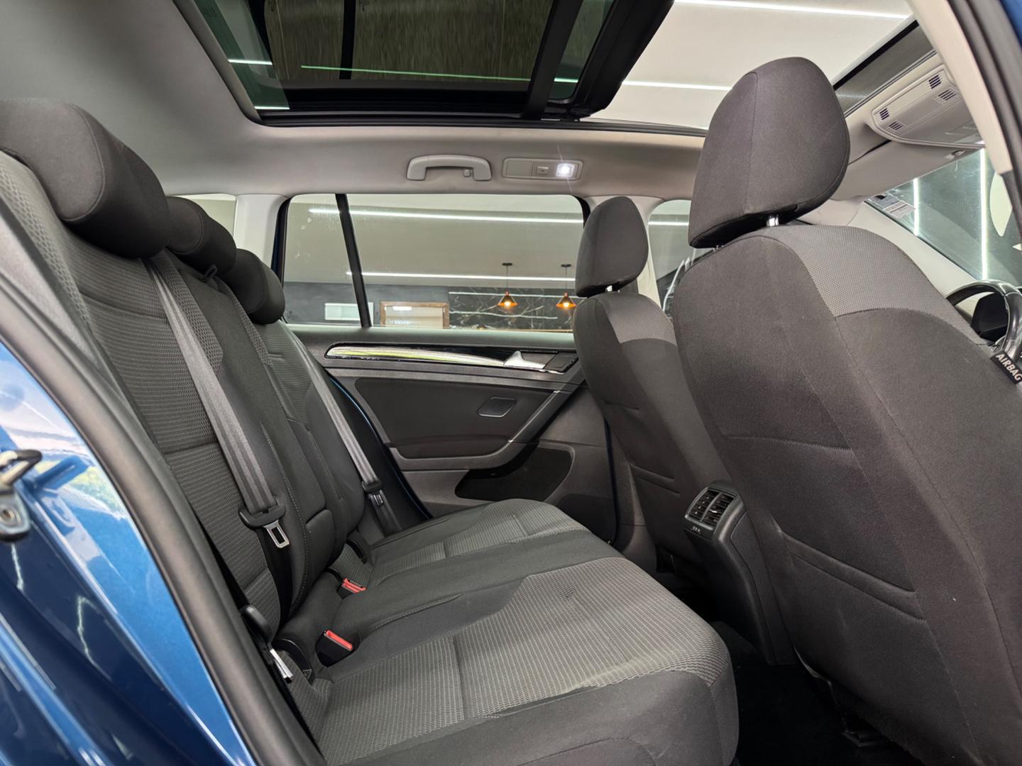 Volkswagen GOLF 32