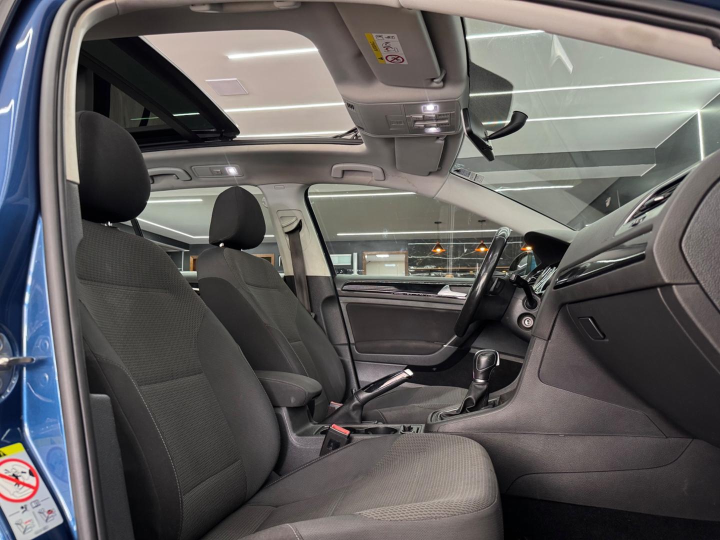 Volkswagen GOLF 33