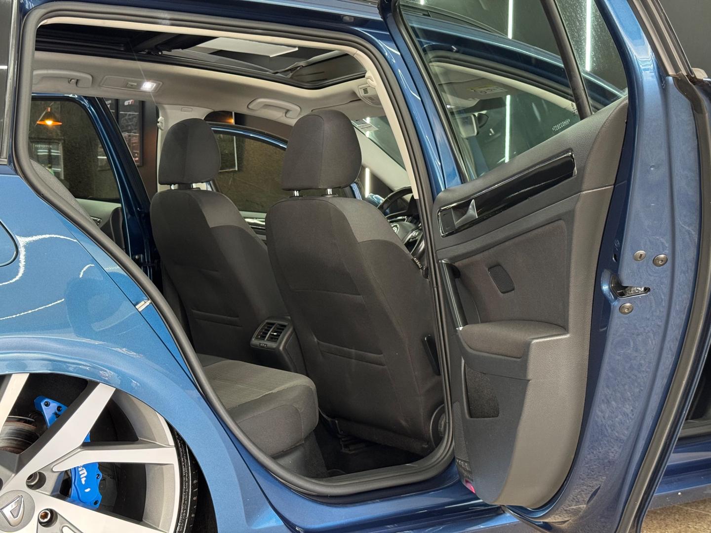 Volkswagen GOLF 34