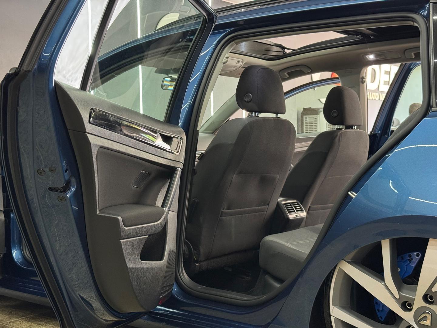 Volkswagen GOLF 36