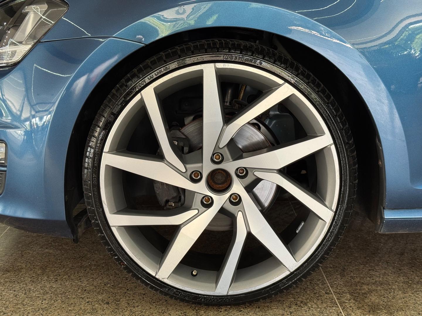 Volkswagen GOLF 5
