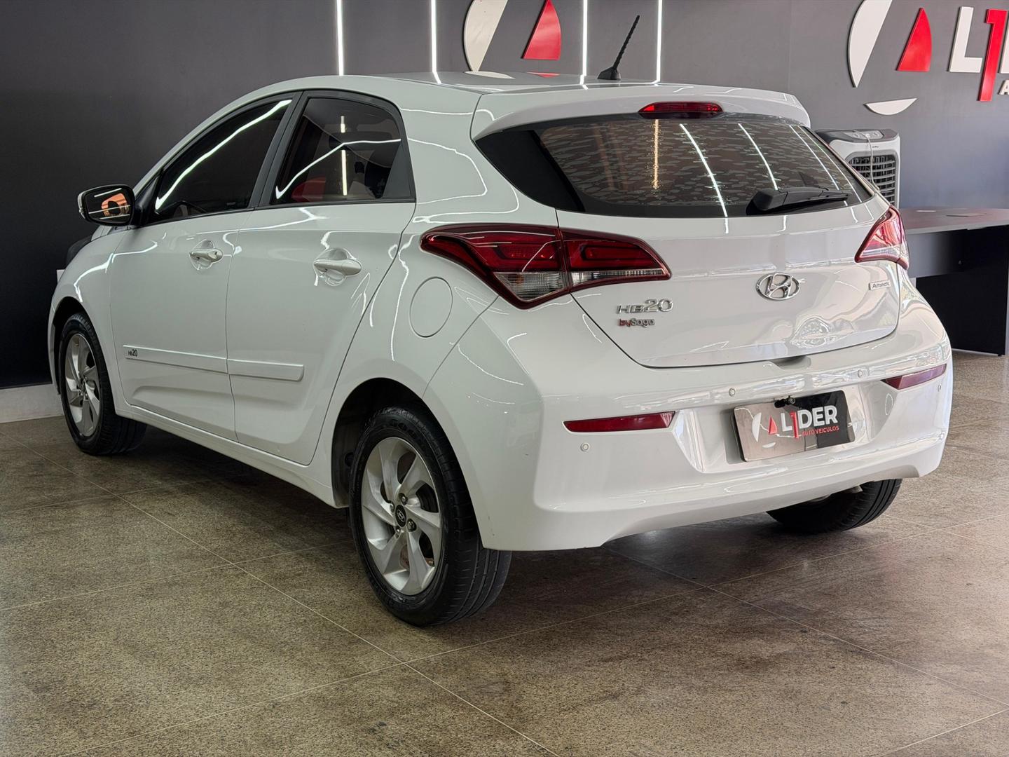 Hyundai HB20 13