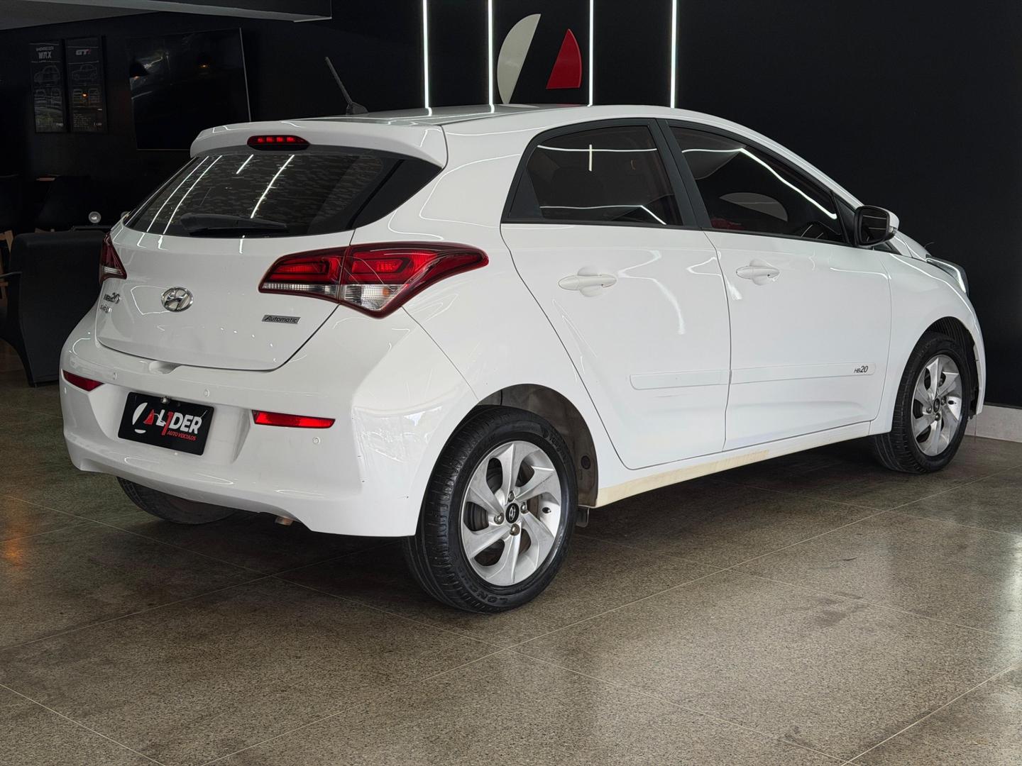 Hyundai HB20 10