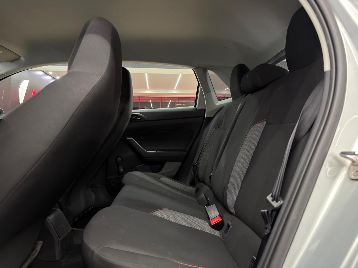 Volkswagen POLO 18