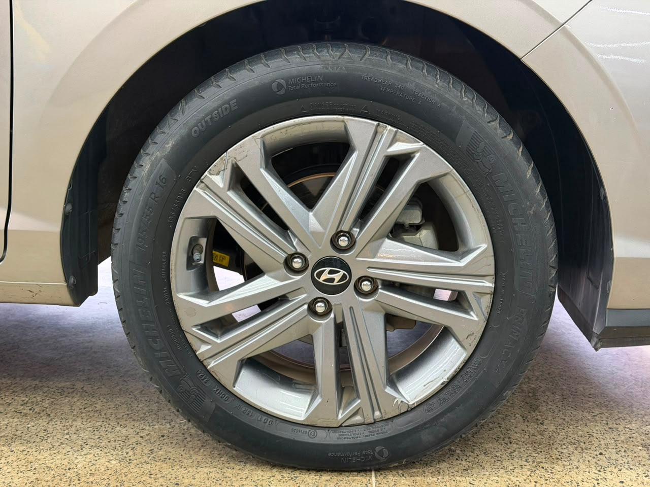 Hyundai HB20S 19