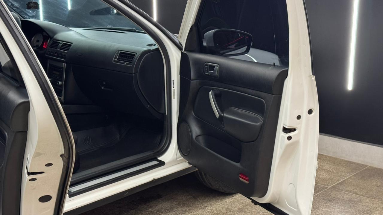 Volkswagen GOLF 24
