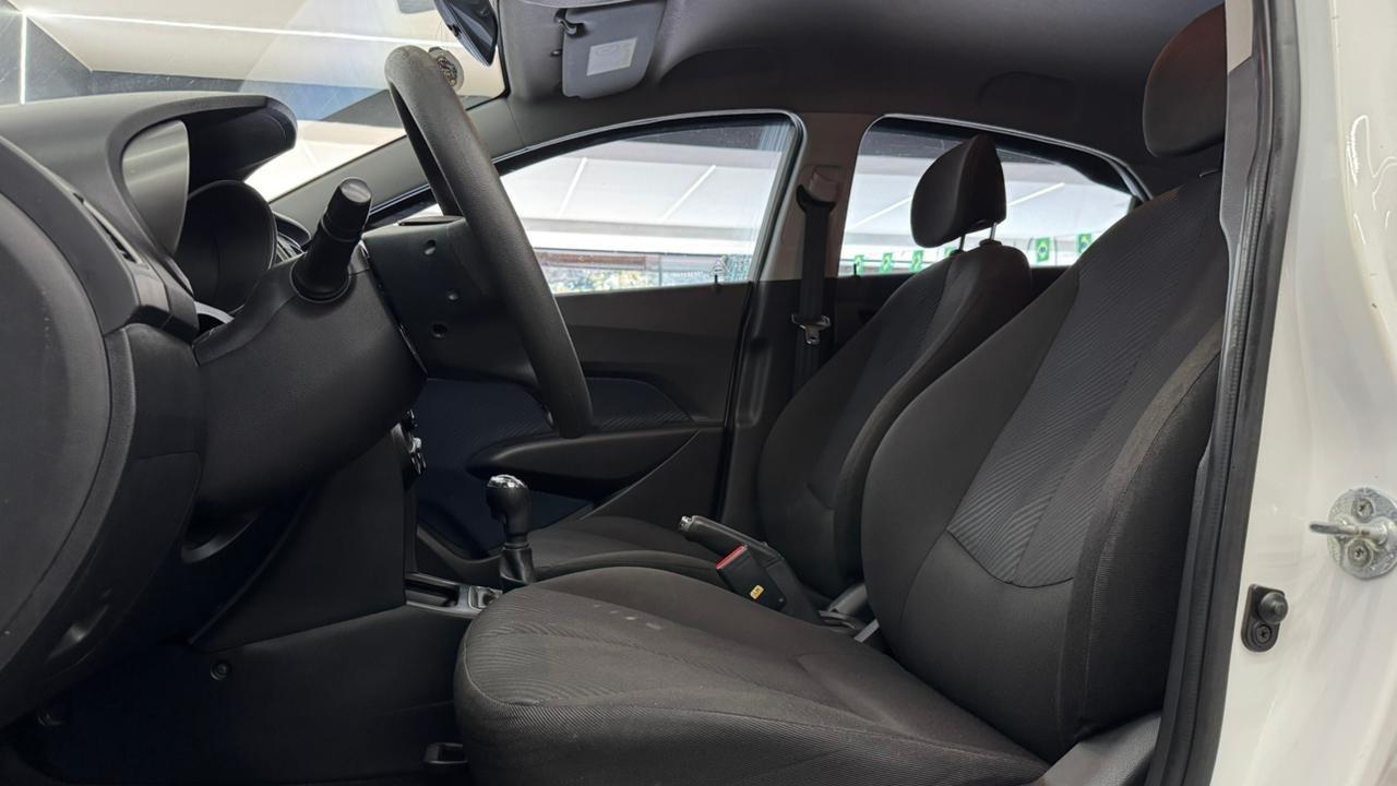 Hyundai HB20 16