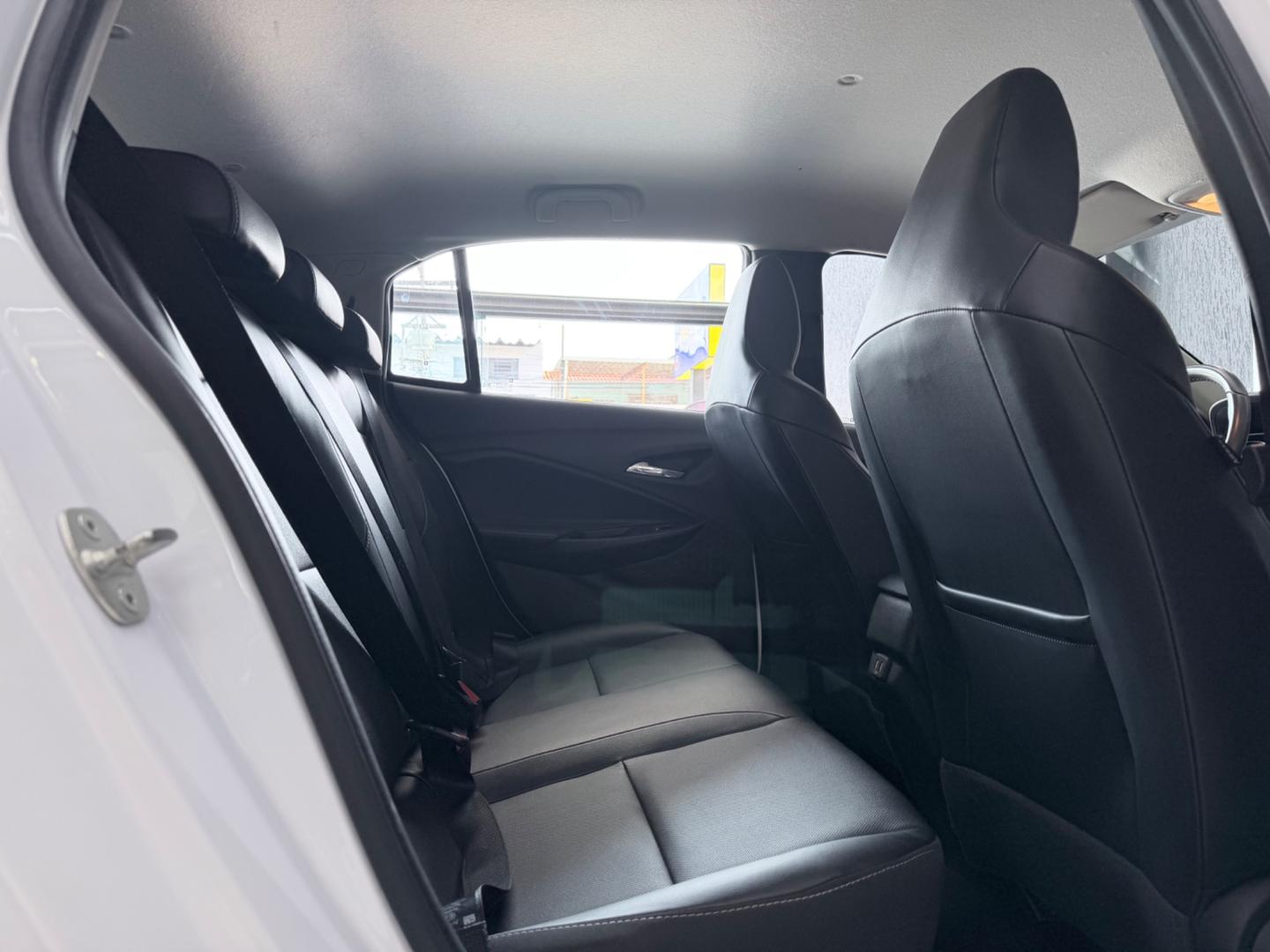 Chevrolet ONIX 19