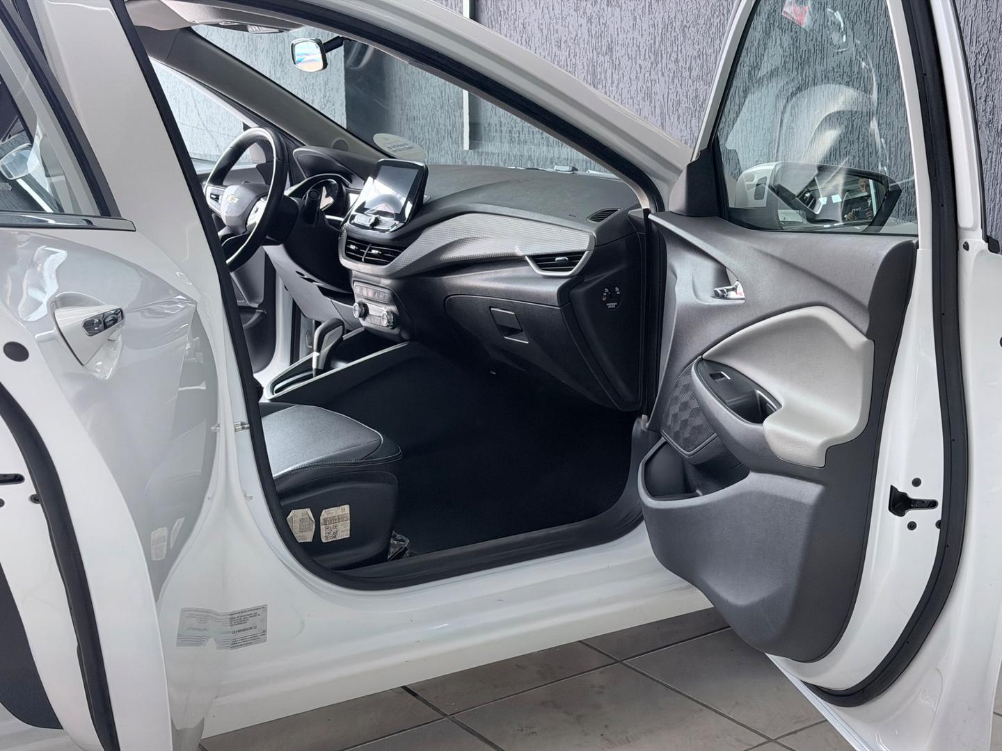 Chevrolet ONIX 22