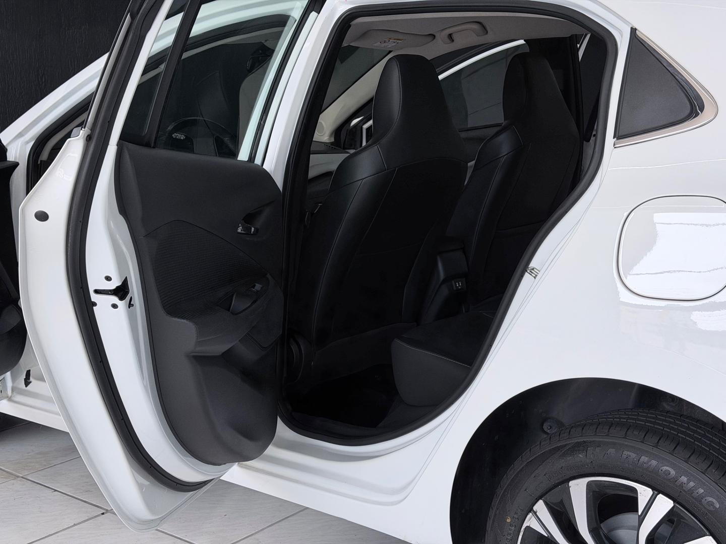 Chevrolet ONIX 23