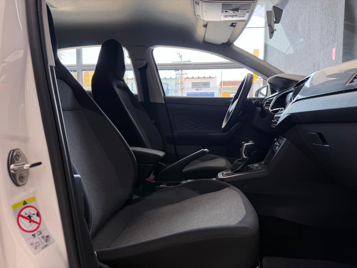 Volkswagen POLO 18