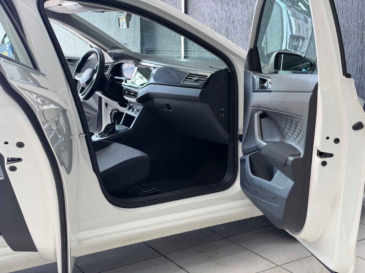 Volkswagen POLO 24