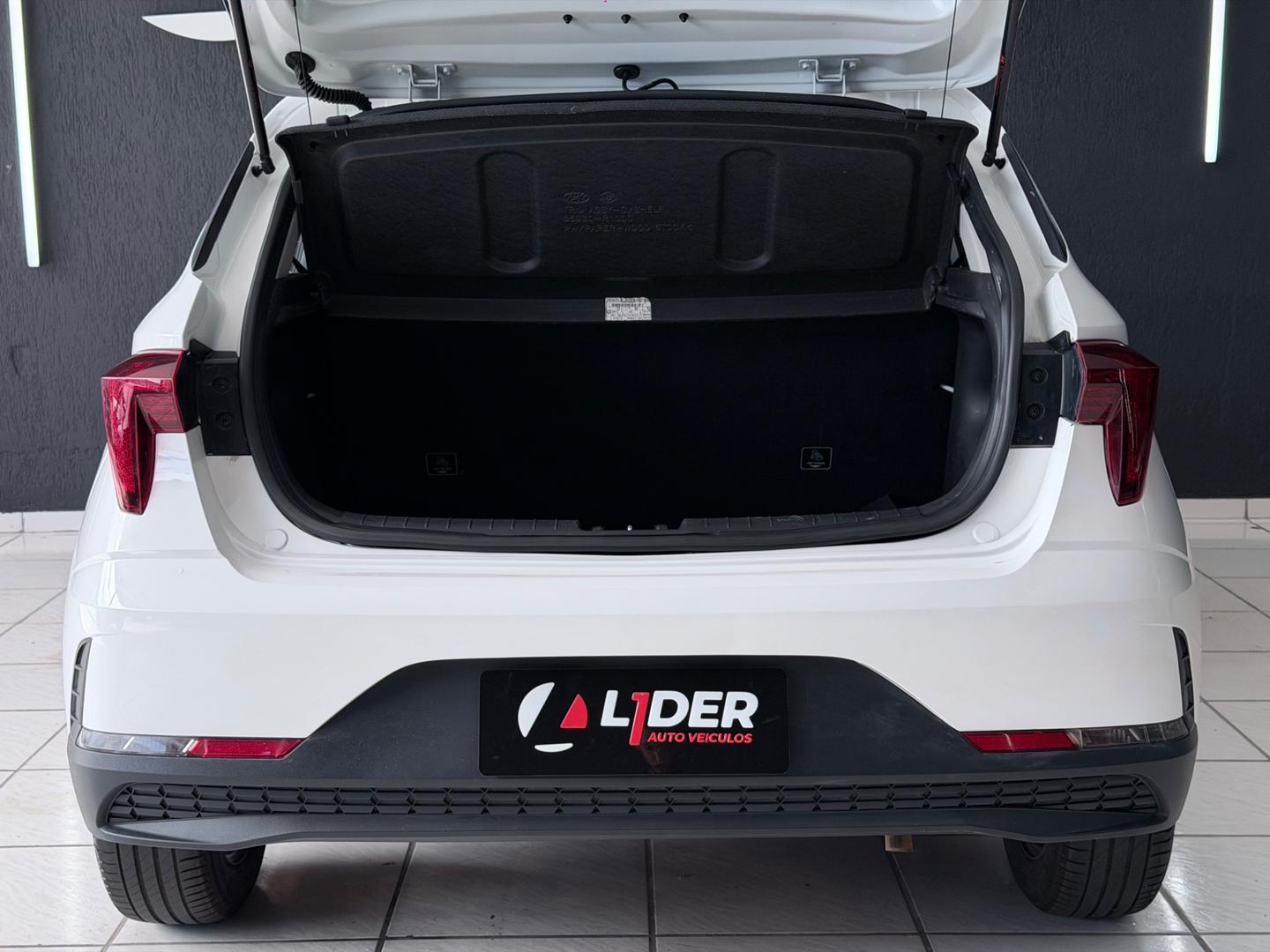 Hyundai HB20 13