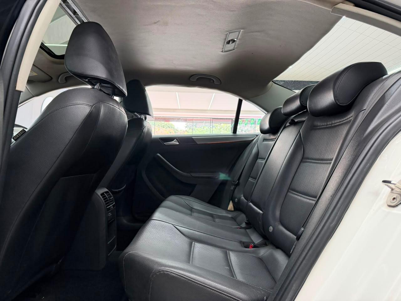 Volkswagen JETTA 14