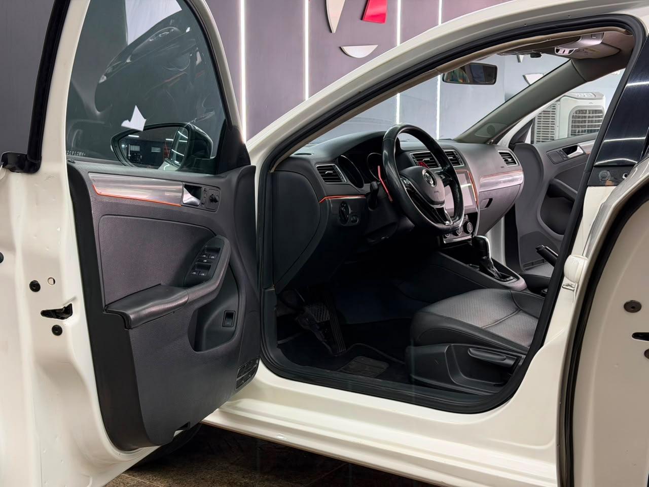 Volkswagen JETTA 18