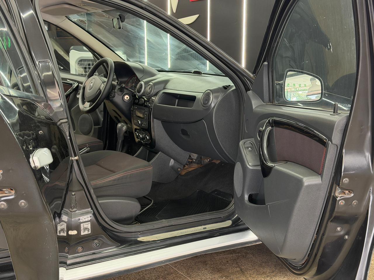 Renault SANDERO 18