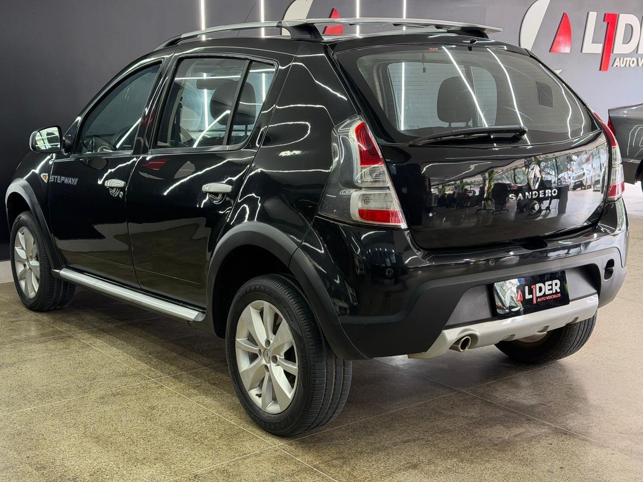 Renault SANDERO 23