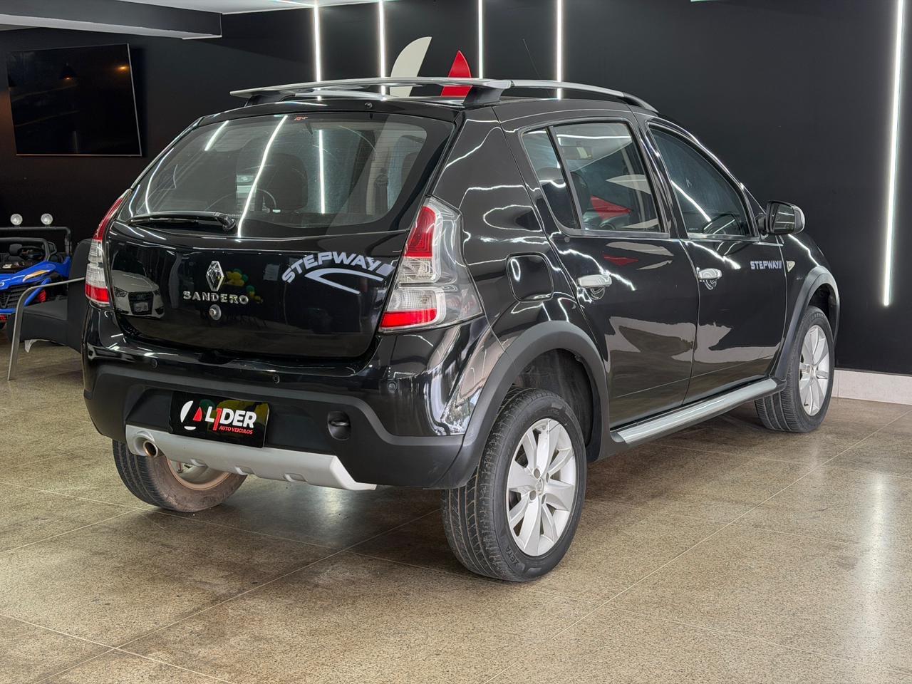 Renault SANDERO 25