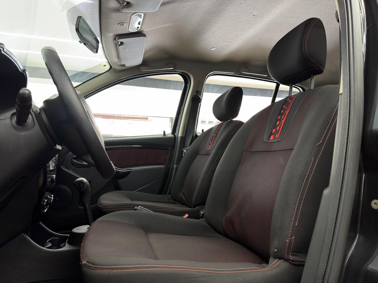 Renault SANDERO 8