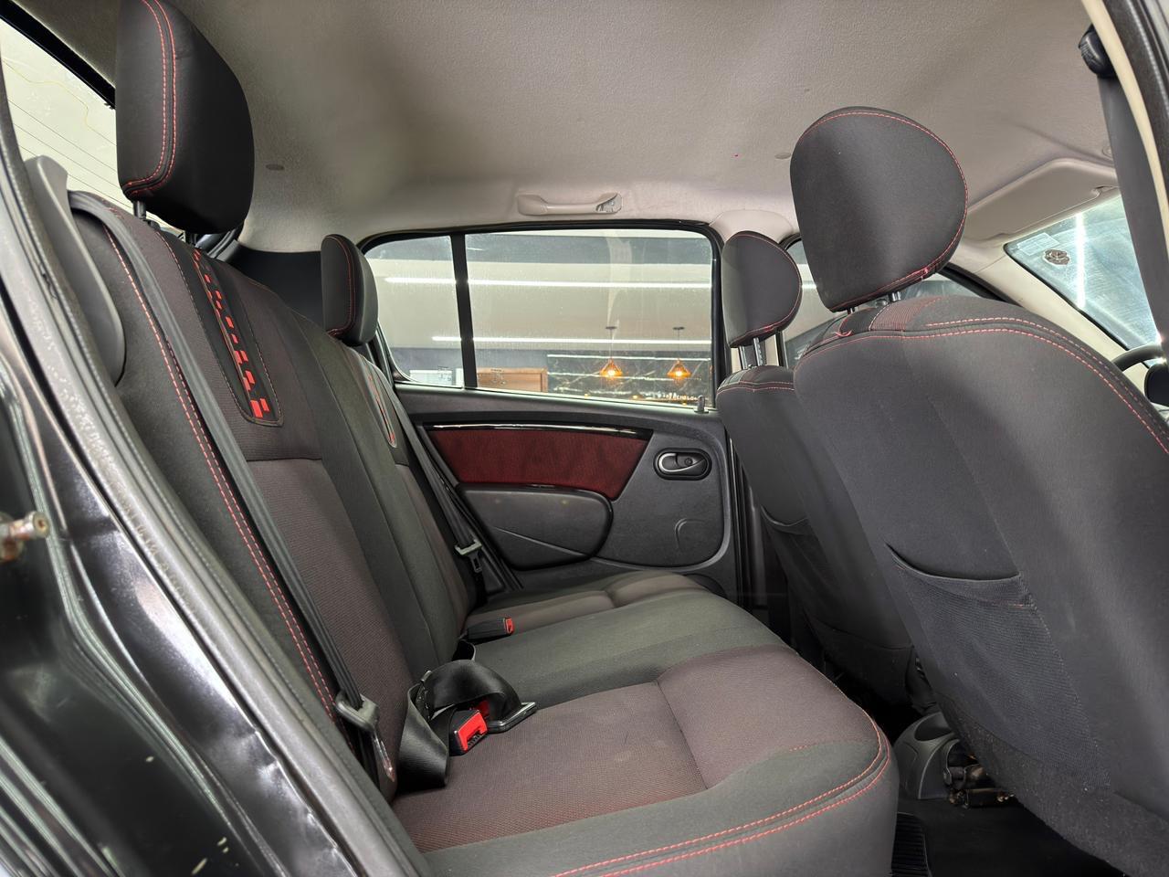 Renault SANDERO 9