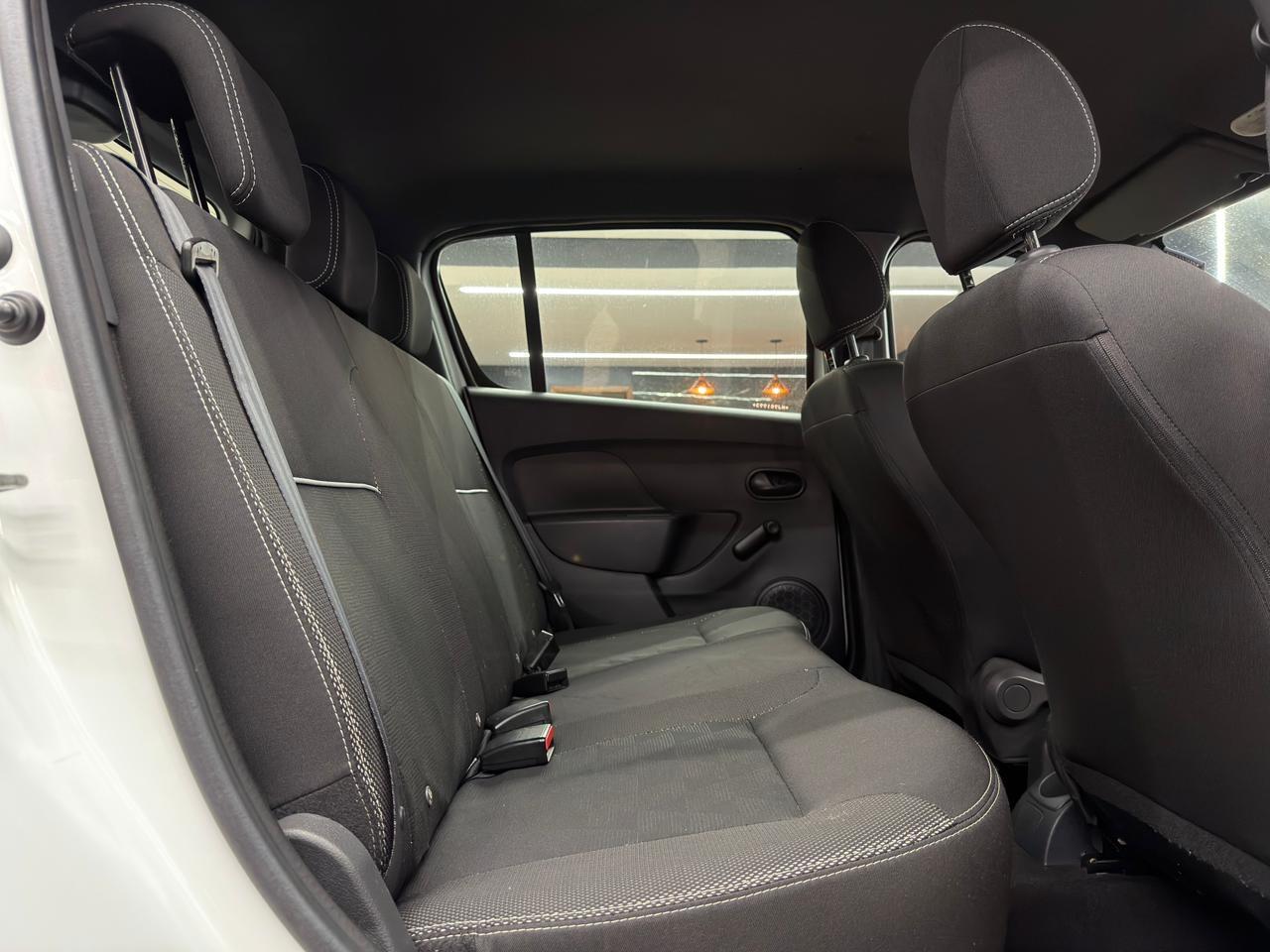 Renault SANDERO 11