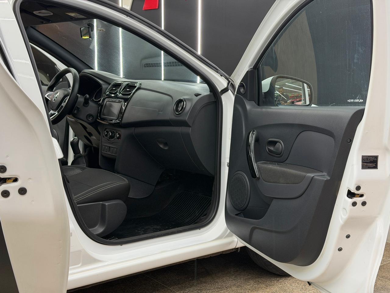 Renault SANDERO 15