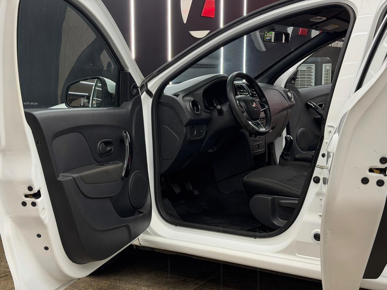 Renault SANDERO 17