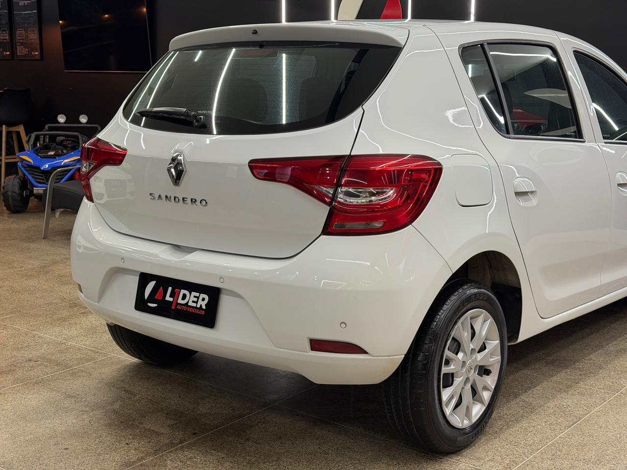 Renault SANDERO 23