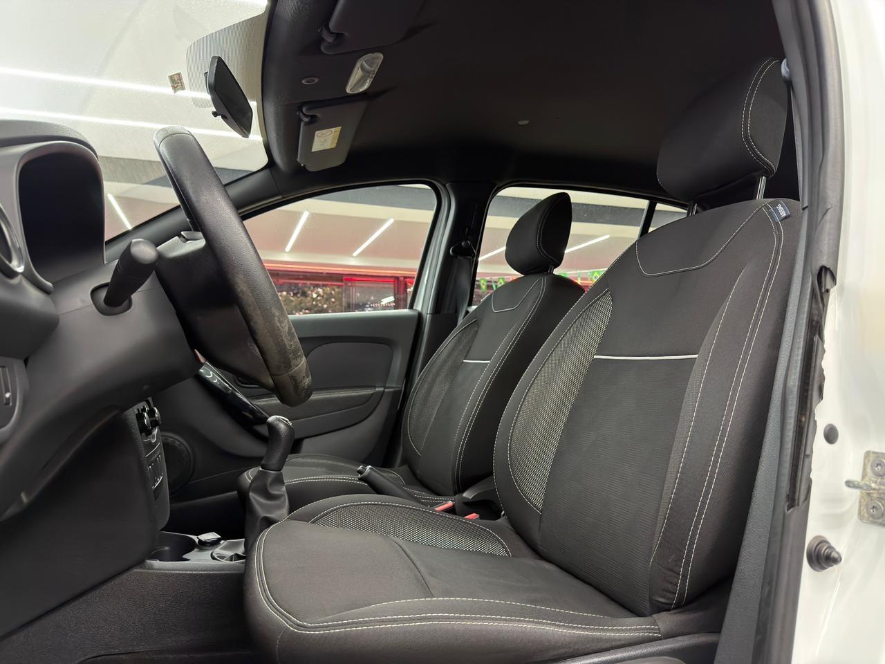Renault SANDERO 9