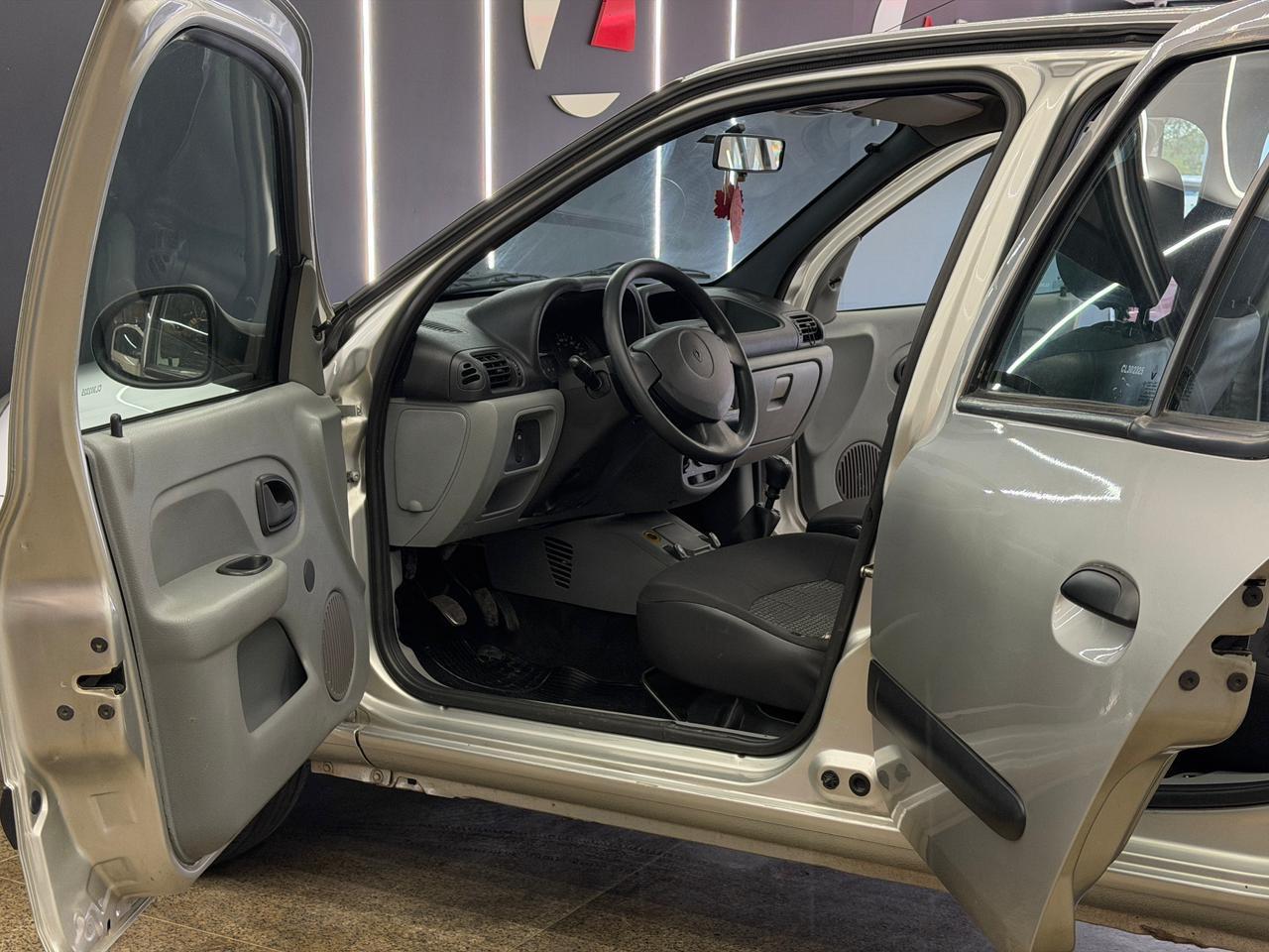 Renault CLIO 23