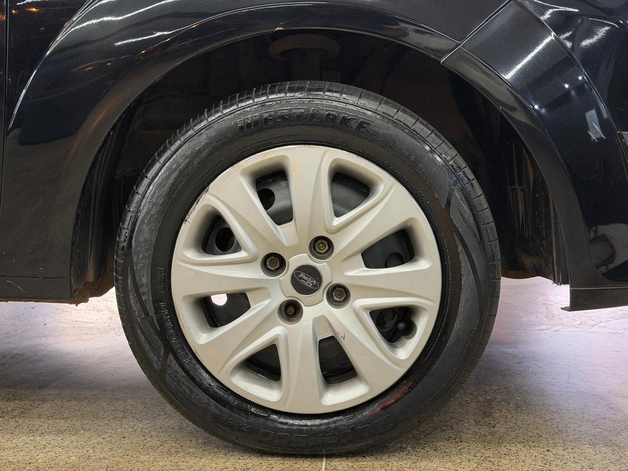 Ford FIESTA 16