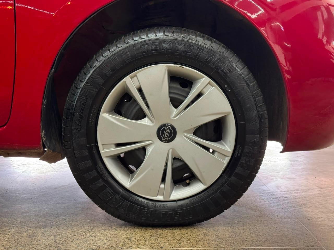 Nissan MARCH 3