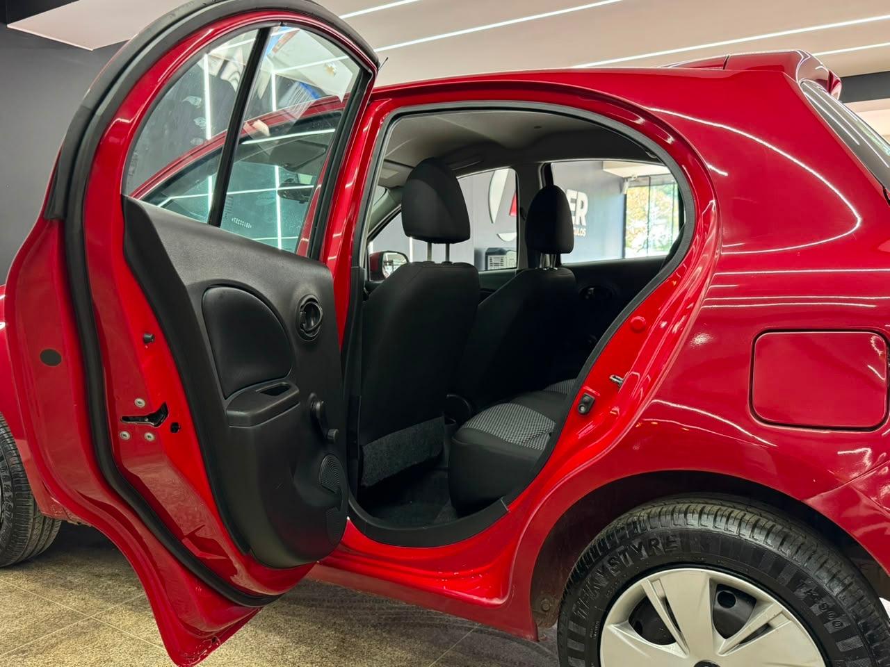 Nissan MARCH 7