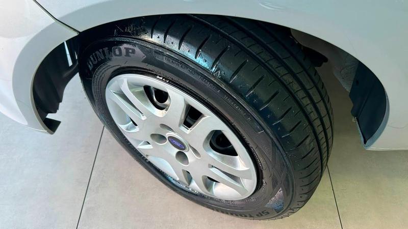 Ford Fiesta 1.6 Flex - foto 9