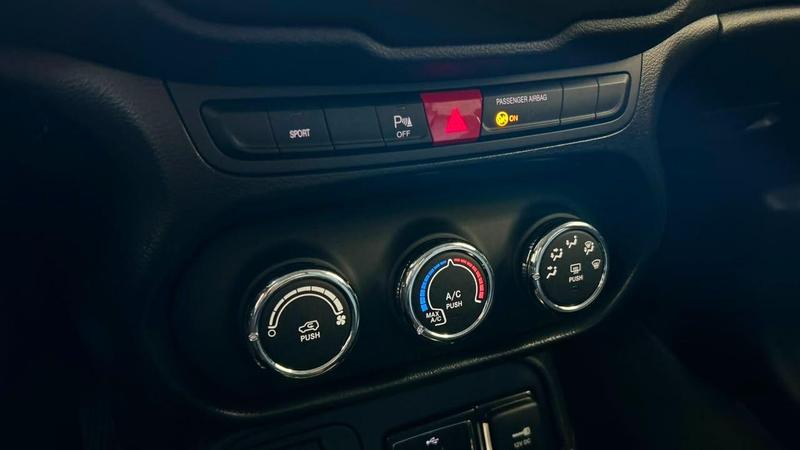 Jeep Renegade Sport 1.8 4X2 Flex 16V Mec. - foto 19