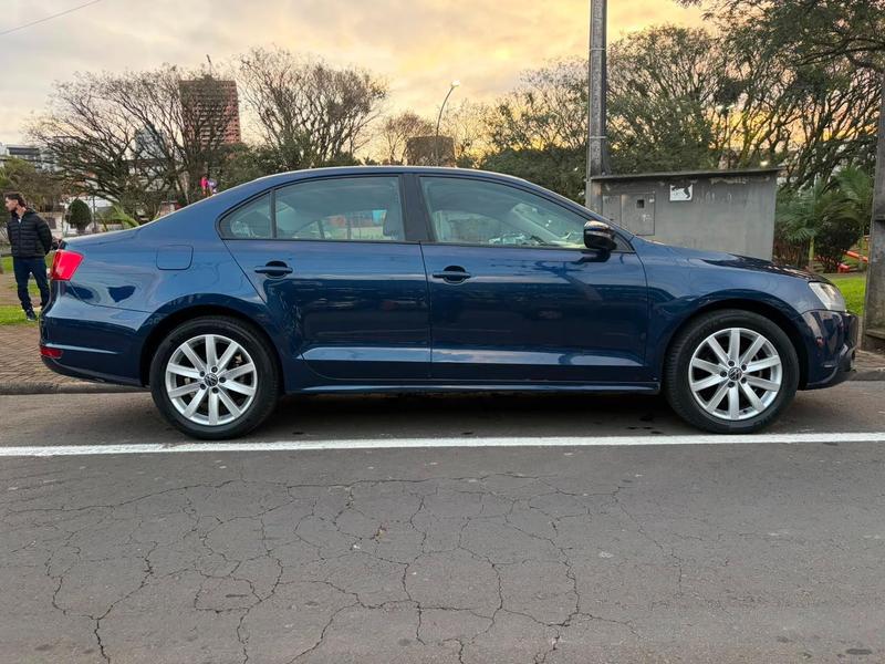 Volkswagen Jetta Comfortline 2.0 T.flex 8V 4P Tipt. - foto 5