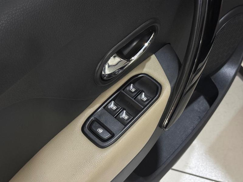 Renault Sandero Stepway Iconic Flex 1.6 16V Automático - foto 16