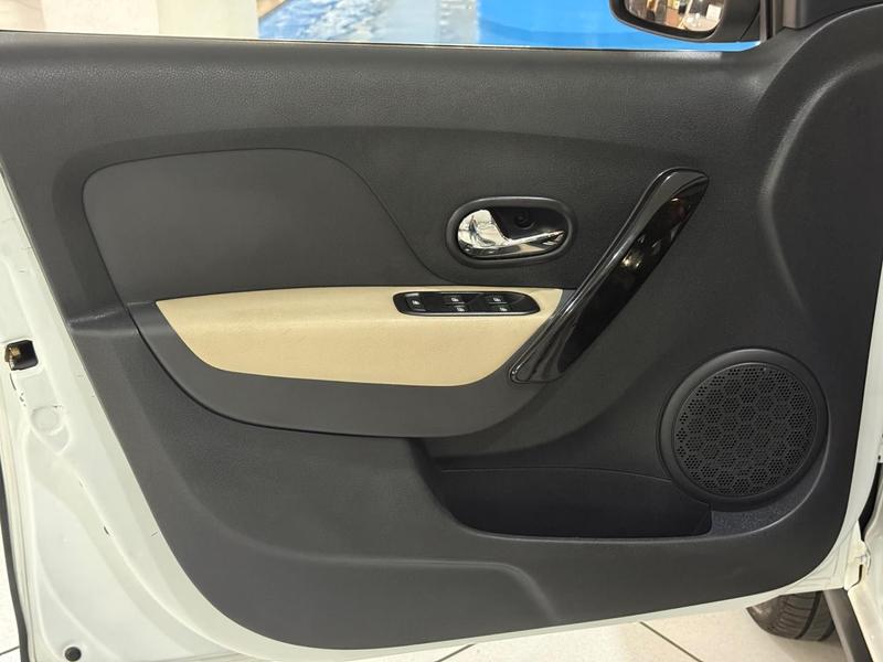 Renault Sandero Stepway Iconic Flex 1.6 16V Automático - foto 17