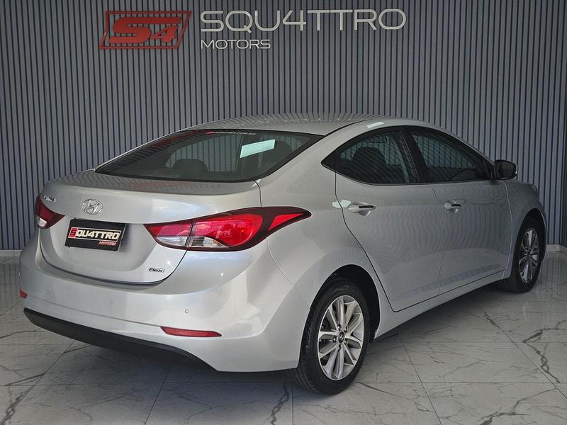 Hyundai Elantra - foto 4
