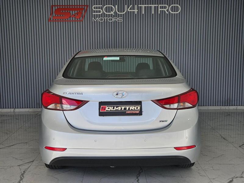 Hyundai Elantra - foto 5