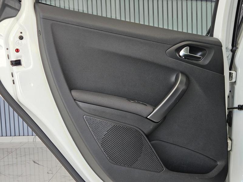 Peugeot 208 Griffe A - foto 18