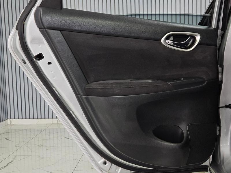 Nissan Sentra 20s - foto 17