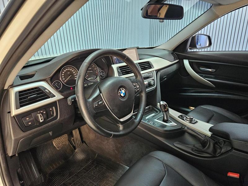 BMW 320i 3b 11 - foto 14