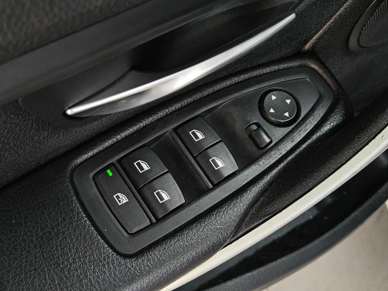 BMW 320i 3b 11 - foto 15