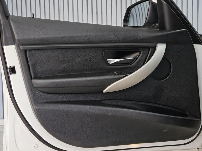 BMW 320i 3b 11 - foto 16