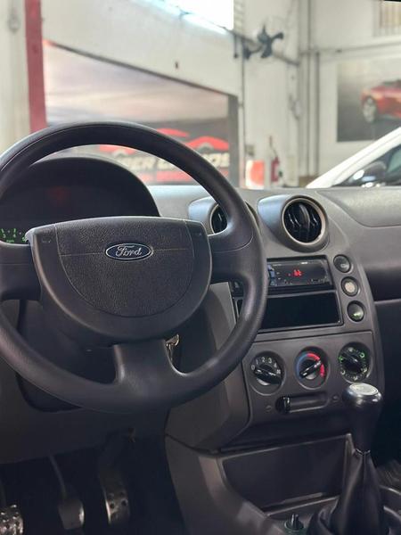 Ford Fiesta - foto 6